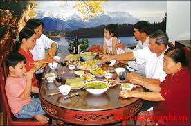 bua com gia dinh - Hãy kể lại một bữa cơm thân mật trong gia đình nhân dịp đón người thân đến thăm